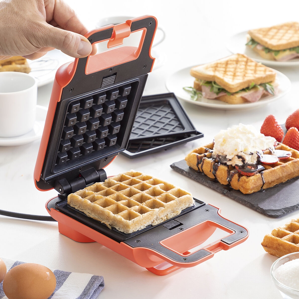 Gofrera y Sandwichera 2 En 1 Con Recetas Wafflicher Innovagoods